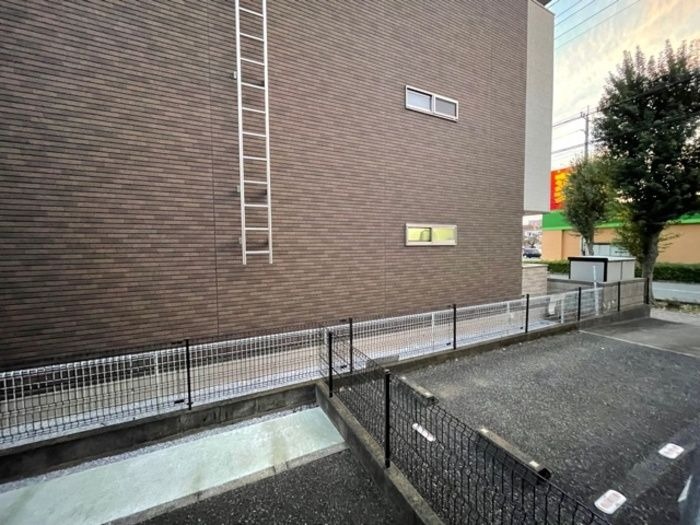 敷地内・建物