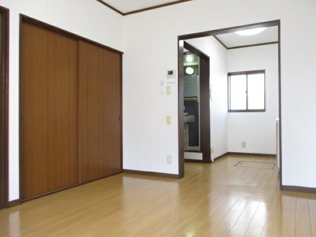 別部屋（左右反対タイプ）の参考写真です。