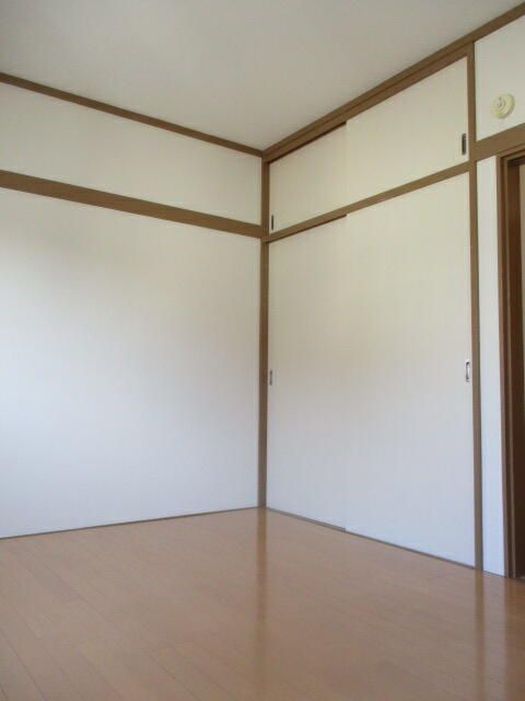 別部屋（左右反対タイプ）の参考写真です。