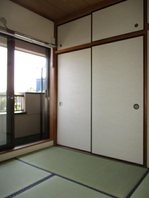 別部屋（左右反対タイプ）の参考写真です。