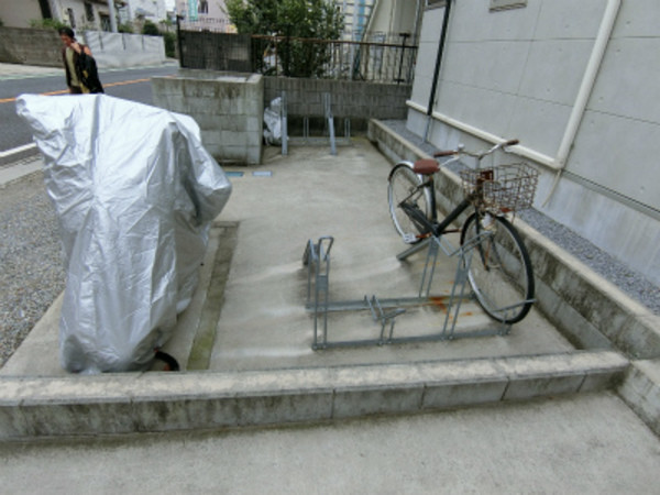 バイク置き場、駐輪場