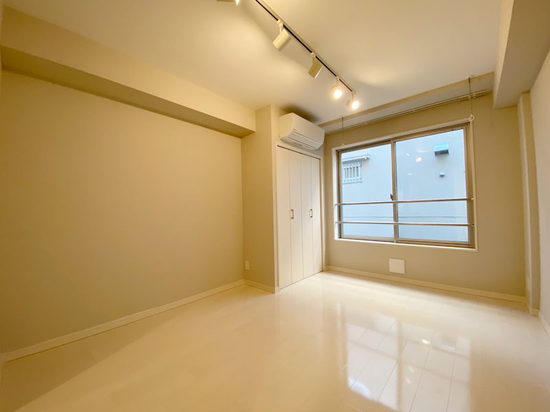 白を基調とした清潔感ある室内です。