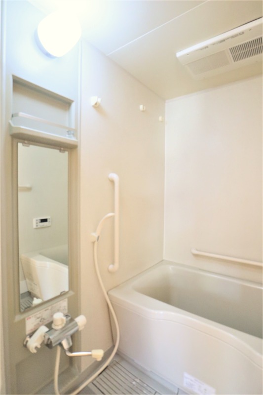 ◇鏡付きのバスルーム◇