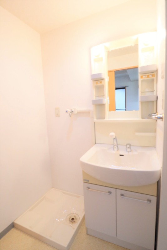 ☆豊富な物入れのある独立洗面台☆