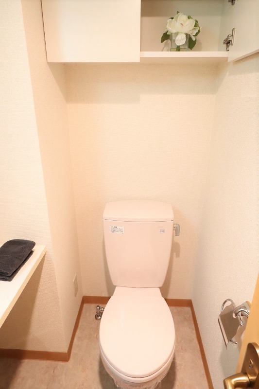 ◇吊戸棚のついた便利なトイレ◇