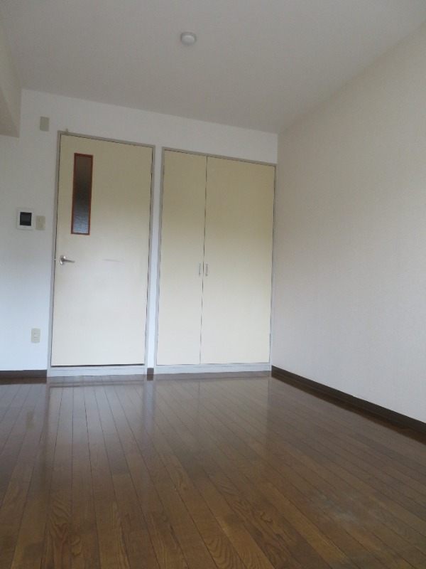 ◇バルコニーから光が入る6.0畳の明るいお部屋◇