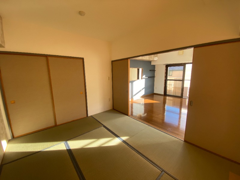 ※同建物他号室の写真です