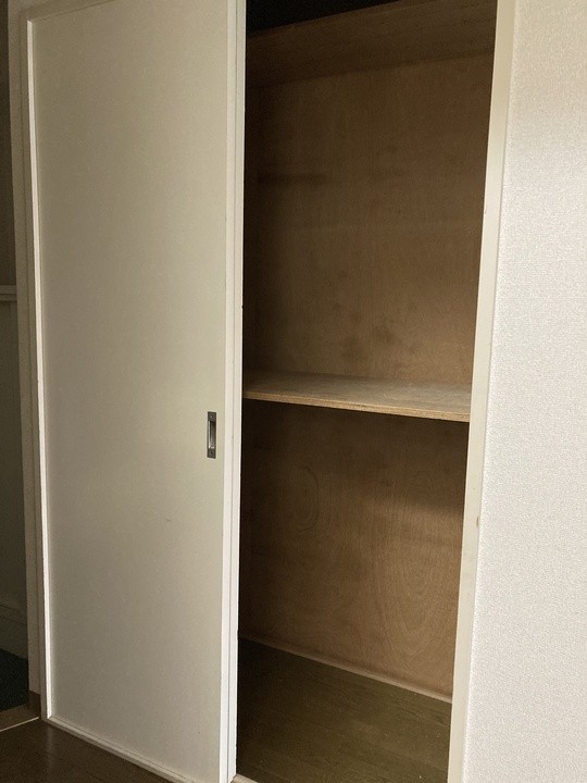 廊下の収納※リフォーム前のお写真です