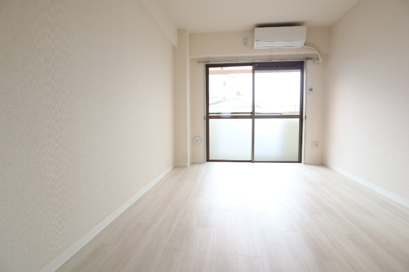 ◇バルコニーから光が入る6.0畳の明るいお部屋◇※参考写真◇