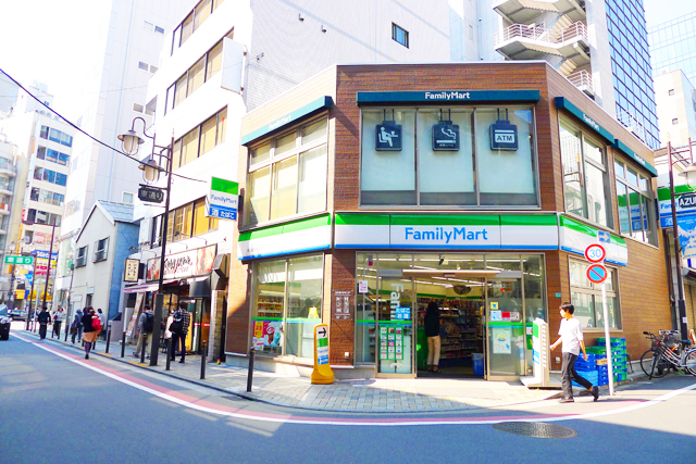 ファミリーマート南池袋東通り店 560m