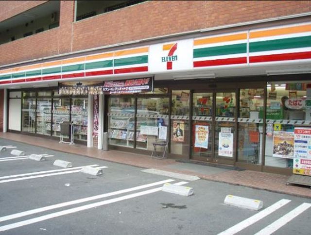 コジマ×ビックカメラ和光店 906m
