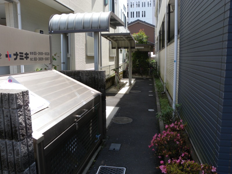 敷地内・建物