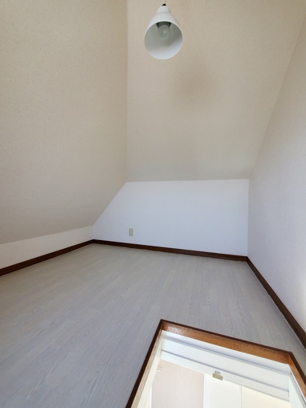 屋根裏収納スペース