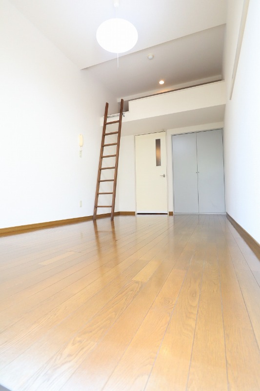 ◇ロフト付き♪天井高で開放的なお部屋◇