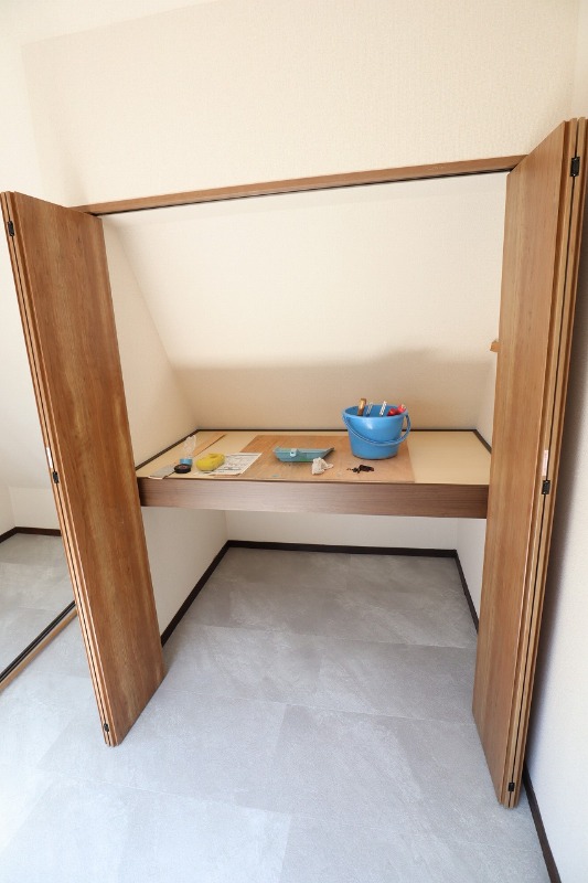 ３階洋室収納②